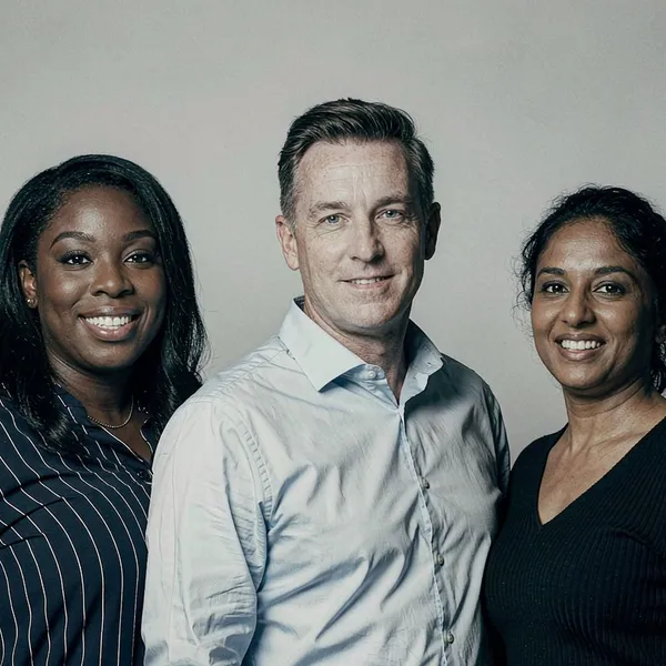 Group photo with three fully visible, identifiable faces before using the face blur tool